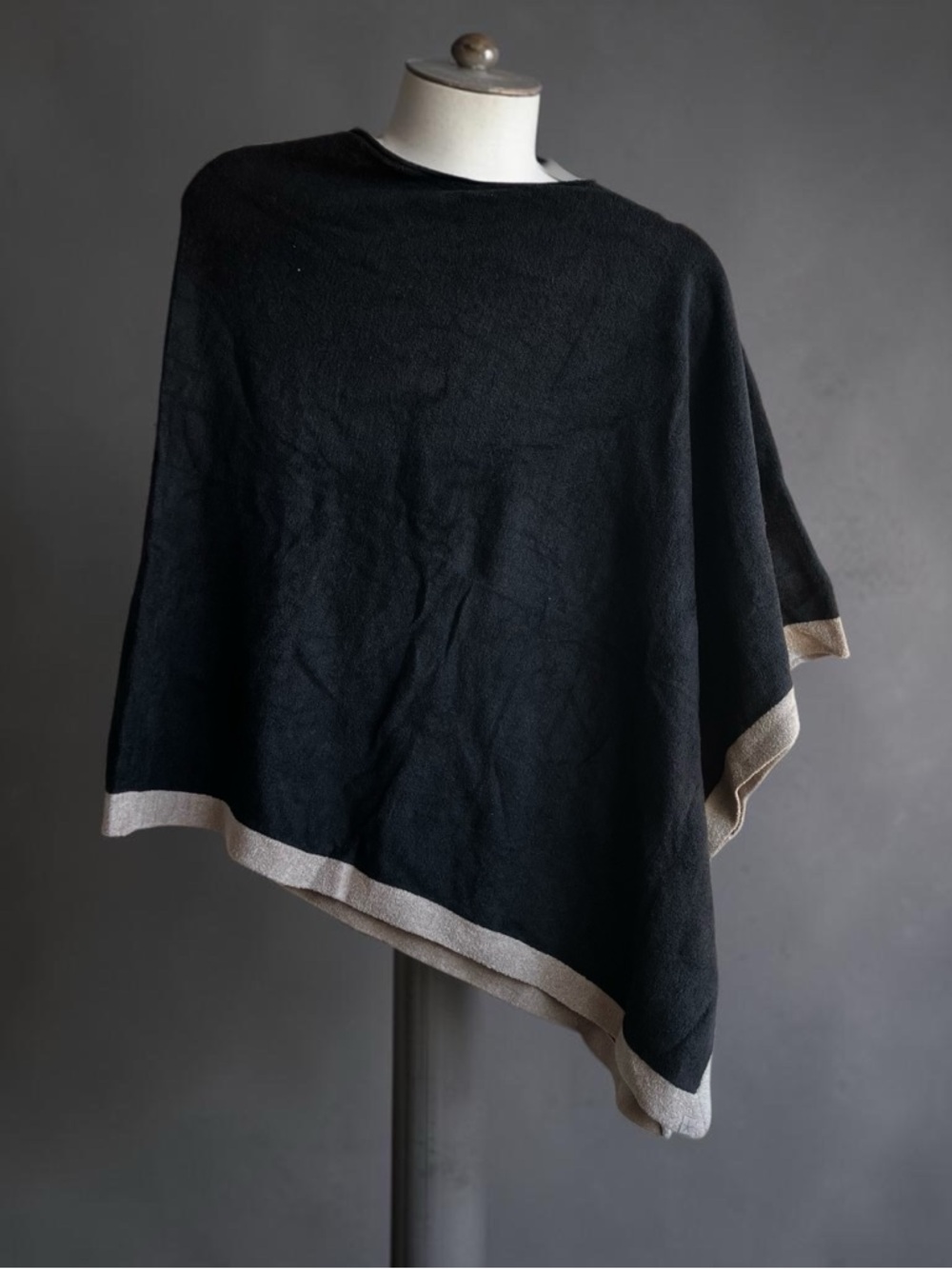 🔥 Barefoot Dreams Women’s CozyChic Ultra Lite Knit Poncho, Black Tan | One Size